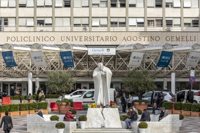 Photo of the main entrance to the Policlinico Universitario Agostino Gemelli