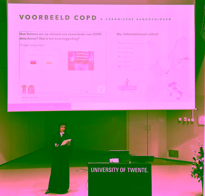 Photo of Prof. Dr. Ir. Monique Tabak presenting the RE-SAMPLE project in her inaugural lecture as an example of personalised e-Health technological solutions for complex chronic conditions